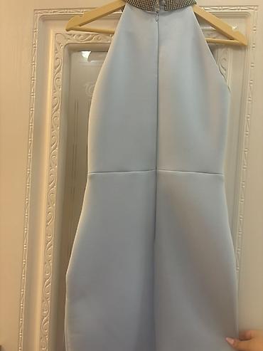 versage sep: Zərif açıq mavi rəngdə kokteyl/axşam libası. - Model: halter tipli — 4