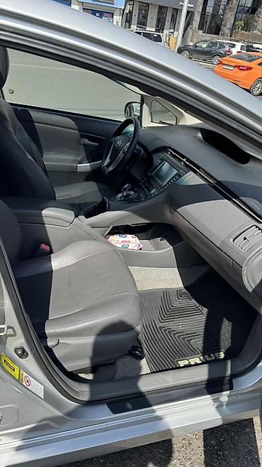 Toyota: Toyota Prius: 2011 г., Гибрид, Хэтчбэк — 6