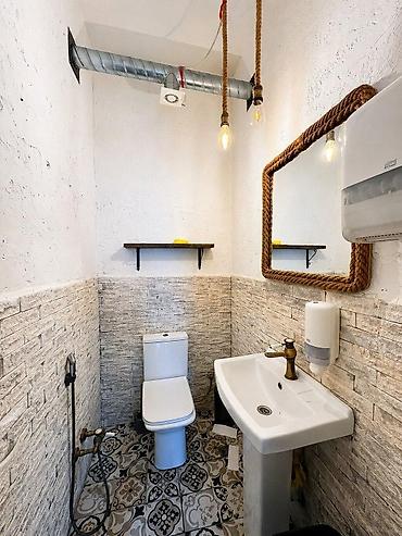 Коммерческая недвижимость: İcarəyə verilir obyekt 140 m², 28 May m. Daha 7 şəklə bax Agentlik 1 — 3