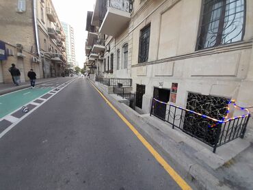 kafe arenda 2021: Şəhərin tam mərkəzində 28 May metrosu yaxınlıqında Baki Musiqi