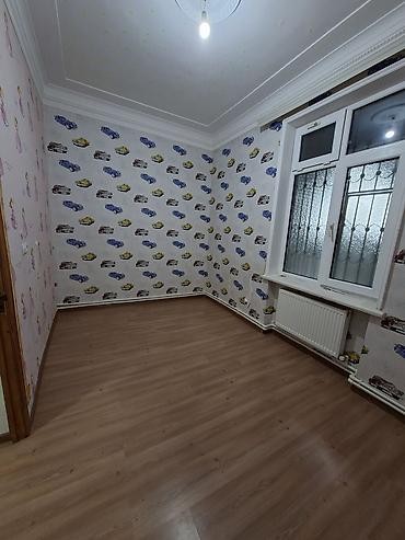 bakıda kreditle evler: 2 mərtəbəli binanın 1ci mərtəbəsi,qanuni 2 otaqlı,43kv+27kv artırma — 7