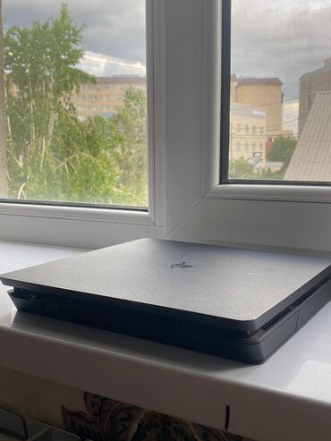 fifa: PS4 Slim 1TB + 6 игр (GTA V, UFC 4и др), без джойстика Продаю игровую