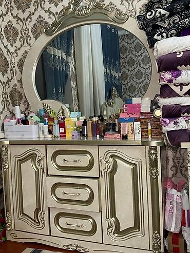 Спальные гарнитуры: Спальный гарнитур, Б/у, Двуспальная кровать, Трюмо, Тумба, цвет - Бежевый — 5