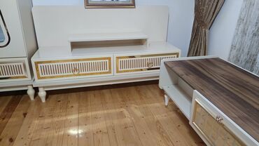 Qonaq otağı dəstləri: Qonaq otağı ve yataq mebel dəsti Tərkibi: - Geniş yemək masası — 5