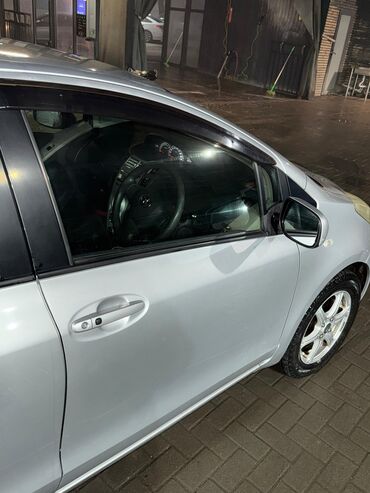 Toyota: Toyota Vitz: 2005 г., 1.3 л, Автомат, Бензин, Хэтчбэк — 11