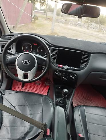 Продажа авто: Kia Rio: 2010 г., 1.4 л, Механика, Хэтчбэк — 3