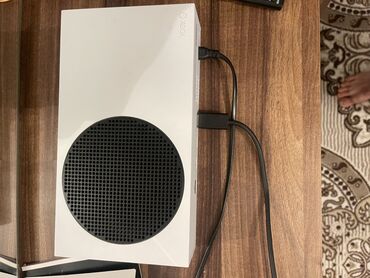 Xbox Series S: Xbox Series S oyun konsolu Xüsusiyyətlər: - Rəqəmsal (disksiz) model — 1