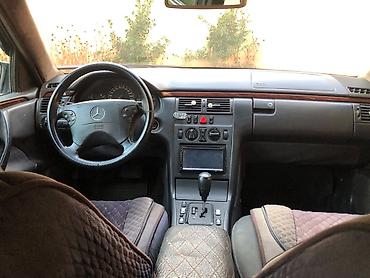 Mercedes-Benz: Mercedes-Benz 270: 2.7 l | 2000 il Sedan — 3