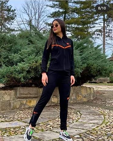 Gornji i donji deo: M L XL 2XL
Cena 3200 din — 5