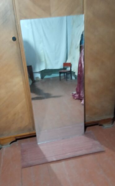 зеркало настольное: Зеркало без рамы(полотно) размер 1,250 х0,55. Советского производства