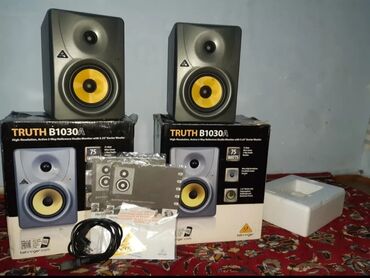 Dinamiklər və musiqi mərkəzləri: Tecili studio dinamikleri satilir.Behringer firmasi (behringer truth