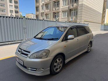 Toyota: Toyota Ipsum: 2002 г., 2.4 л, Автомат, Бензин, Минивэн