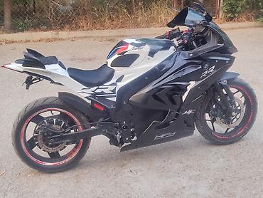 elektrikli moped satışı: Sport motosiklet – RR üslubunda, qara-ağ gövdə, trikolor — 2