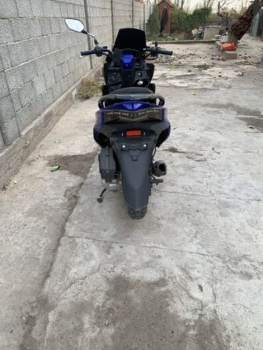 муравей мотосикл: Макси-скутер Aucma, 175 куб. см, Бензин, Колдонулган