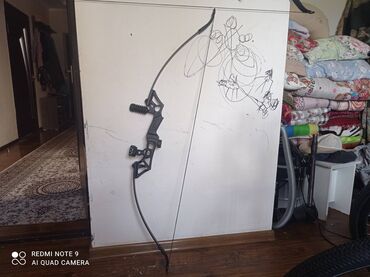 Луки и рогатки для охоты: Продается луки (разные) с силой натяжения 40 LBS (18 кг), плечи из — 8