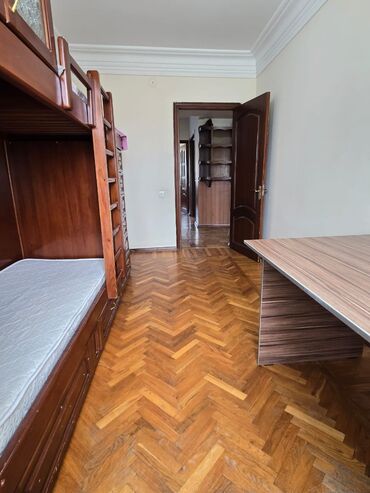 московская ибраимова: 3 комнаты, 75 м², Индивидуалка, 3 этаж, Косметический ремонт