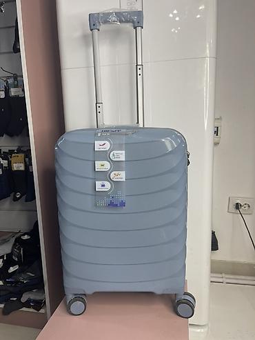 Чемоданы: Чемодан, Новый, Материал: Пластик, Маленький (до 40 л), Твердый корпус — 9