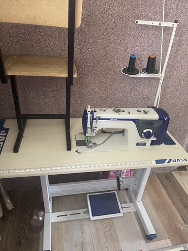 ремонт швейных машин: Швейная машина Полуавтомат