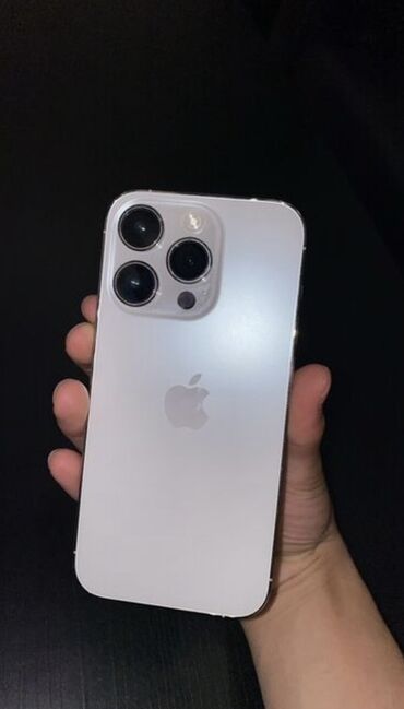 iphone 14 pro в рассрочку без переплат: IPhone 14 Pro, Б/у, 256 ГБ, Серебристый, Зарядное устройство, Защитное стекло, Кабель, 93 %