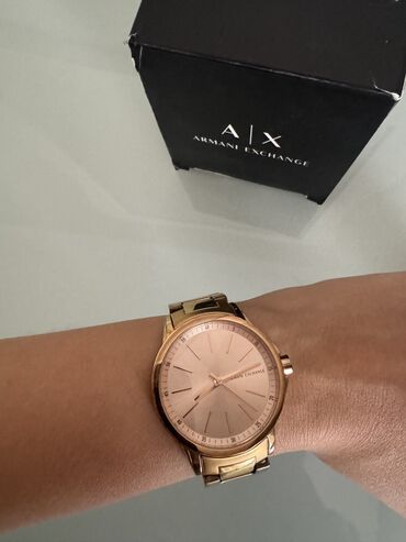 женские шапки со стразами: Armani Exchange
Original, resmi saytdan alinib