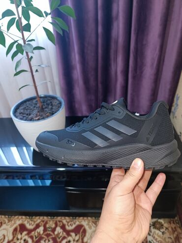 зимные кроссовки: Мужские кроссовки, 42, Adidas, Новый, цвет - Черный, Самовывоз