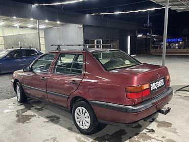 Volkswagen Vento: 1992 г., 1.8 л, Механика, Бензин, Седан