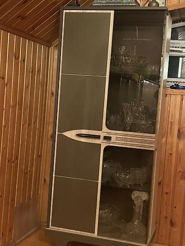 Оборудование для магазинов: - Şkaf-vitrin, modern dizayn - Rəng: zeytun-yaşıl və açıq ağ çərçivə — 1