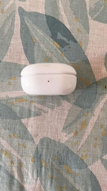 hoco dt7: Беспроводные наушники Samsung Galaxy Buds (белые) в фирменном зарядном — 2