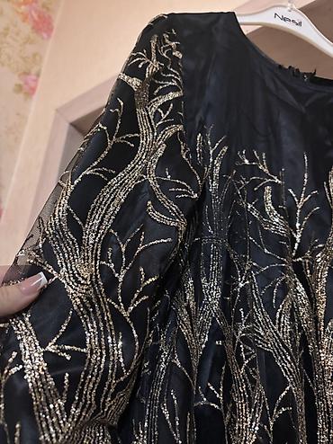 la parretta pink: 1 dəfə toya geynilib 160 manata tikdirilib 50 manata satılır. Ölçü — 3