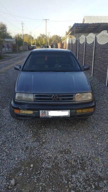 машина зил: Volkswagen Vento: 1992 г., 1.8 л, Механика, Бензин, Седан