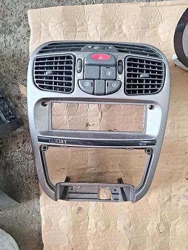 digalka za kola: LANCIA Y SREDISNI PANEL SA VENTILACIJOM | Sredisnji panel sa — 4