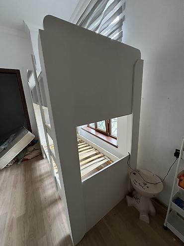 pilləkən tutacaqları: İki mərtəbəli uşaq çarpayısı - Material: ağ rəngli qalın taxta — 4