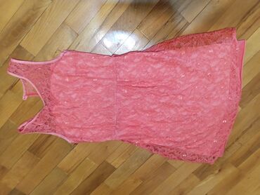 Dəstlər, kostyumlar: Qadın geyimləri dəsti – 3 ədəd 1) Qırmızı qısa don: - Klassik düz — 21