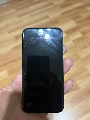 iphone 5c: IPhone SE 2020, 64 GB, Qara, Barmaq izi, Simsiz şarj — 4