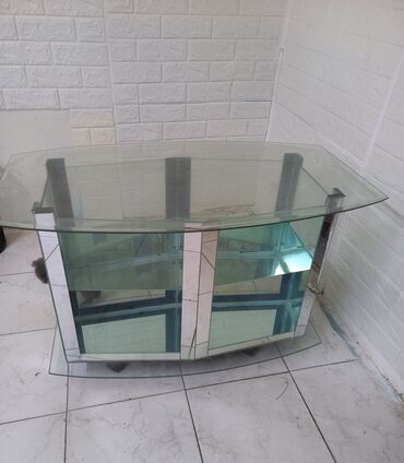akvarium satilir: Akvarium stol satılır. 100 litr su tutur. ölçüsü: 90×55×55 sm