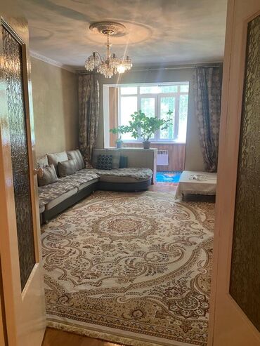 индивидуальный квартира: 2 комнаты, 52 м², Индивидуалка, 2 этаж, Старый ремонт