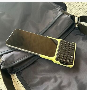 отдам даром компьютер: 17 pro max Накладная физическая клавиатура-аксессуар для смартфона -