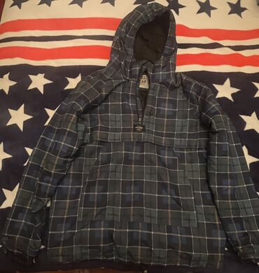 Pencəklər: Kapüşonlu kişi üst geyimi – plaid (çəpətli) naxışlı anorak tipli
