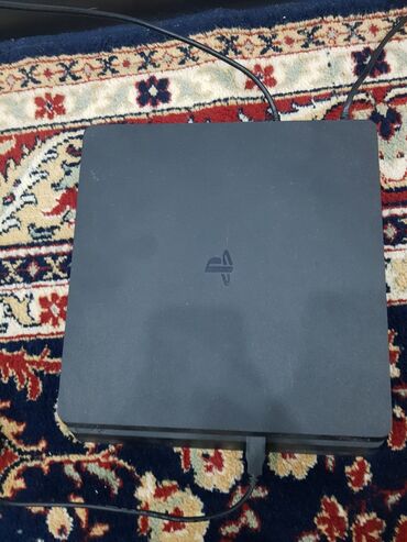Hummer: Sony PlayStation 4 Slim oyun konsolu Xüsusiyyətlər: - Model: PS4 Slim