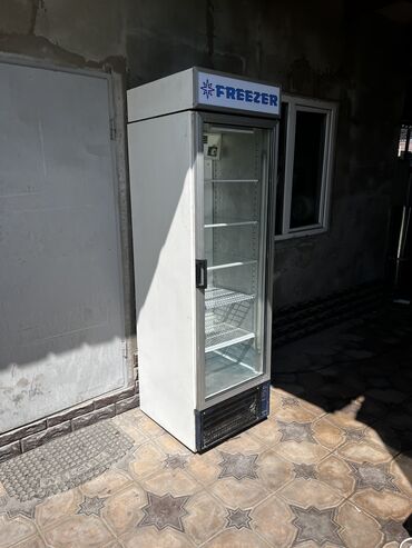 Оборудование для бизнеса: Продаю большой витринный холодильник в хорошем состоянии работает