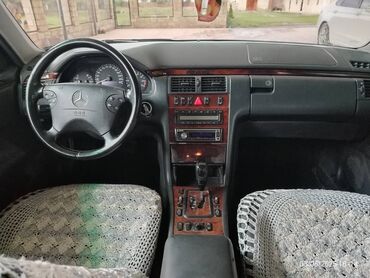 Mercedes-Benz: Mercedes-Benz E 240: 2.6 l | 2000 il Sedan — 12