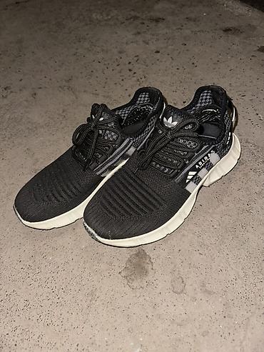 39 р: Кроссовки спортивные Adidas Покупала за 3000 сом 2 раза одевала — 1