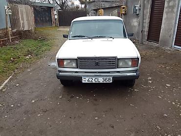 VAZ (LADA): VAZ 2107, ağ rəng, sedan kuzov. Xarici görünüş: - Klassik 2107 — 1
