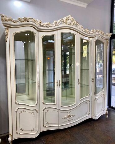 пуфики фото: Роскошная витрина в классическом стиле Элиза (барокко/рококо) с резным