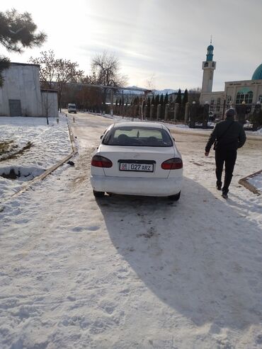 арзан автомобиль: Daewoo Lanos: 1997 г., 1.5 л, Механика, Бензин, Седан