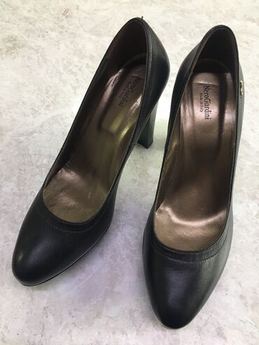 черные туфли на каблуке: Туфли NeroGiardini, 39, цвет - Черный