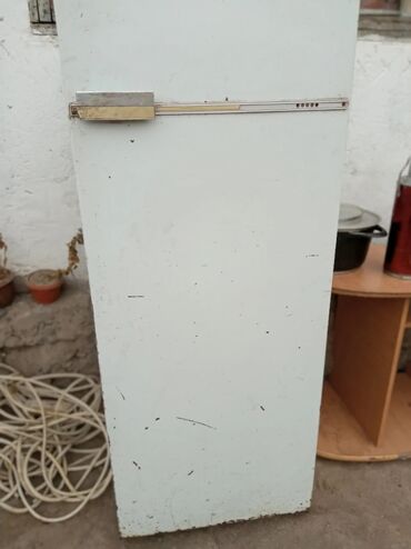 Электроника: Б/у Однокамерный цвет - Белый холодильник Бирюса