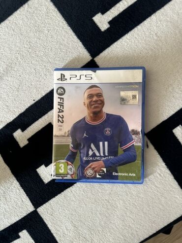 PS2 & PS1 (Sony PlayStation 2 & 1): FIFA 22 video oyunu PlayStation 5 konsolu üçün nəzərdə tutulub. Oyun