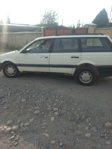лед на авто: Volkswagen Passat: 1991 г., 1.8 л, Механика, Газ, Универсал