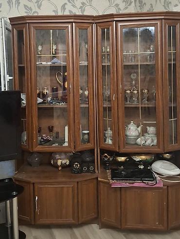 Гостиные гарнитуры: Klassik üslubda qonaq otağı üçün vitrın və şkaf dəsti. Xüsusiyyətlər — 1
